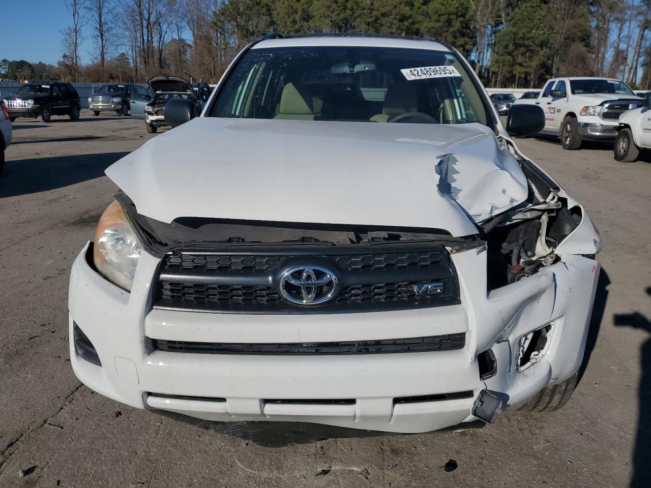 2011 TOYOTA RAV4 - Фото 5