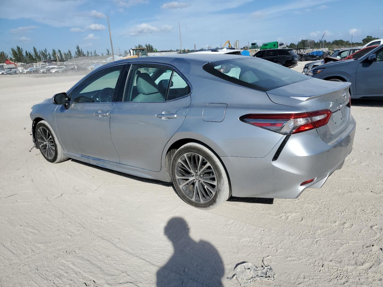 2018 TOYOTA CAMRY L - Фото 2