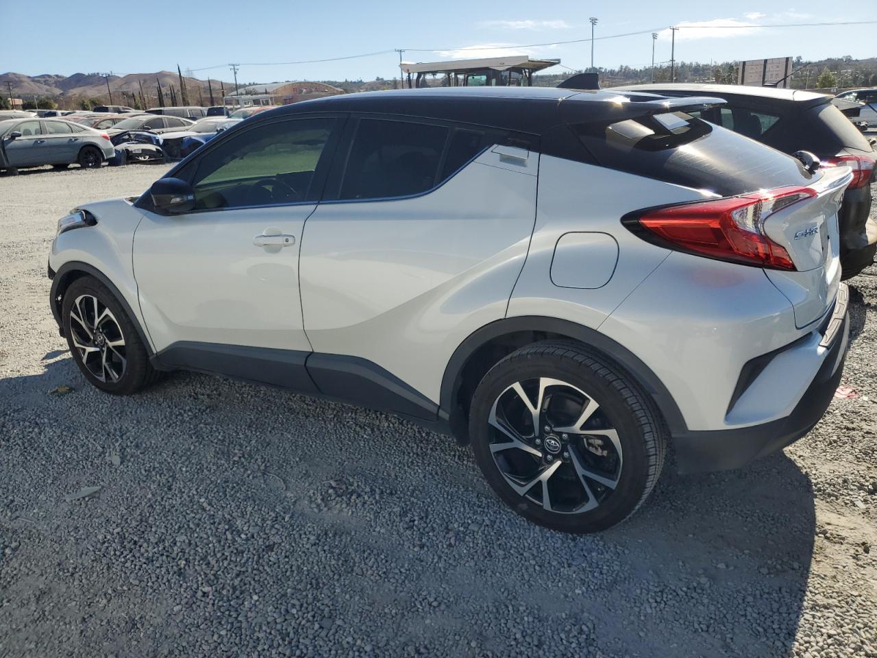 2019 TOYOTA C-HR XLE - Фото 2