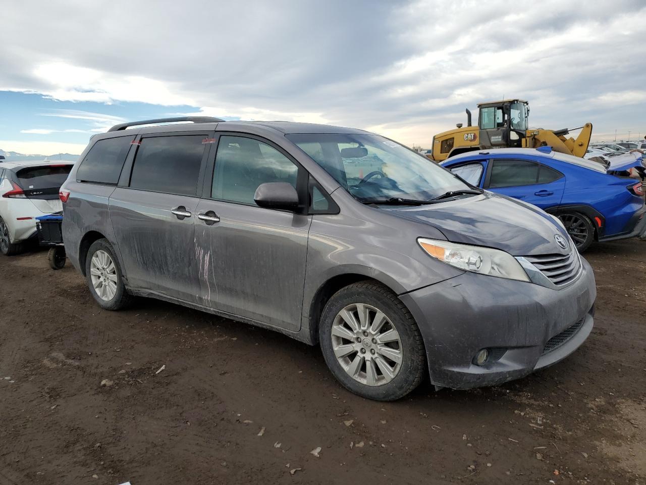 2015 TOYOTA SIENNA XLE - Фото 4