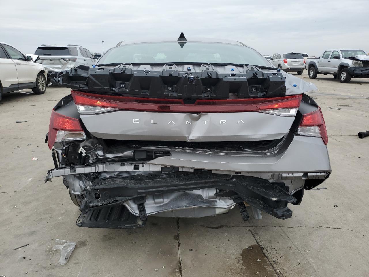 2024 HYUNDAI ELANTRA SE - Image 6