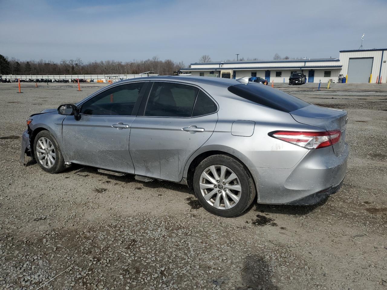 2020 TOYOTA CAMRY LE - Фото 2
