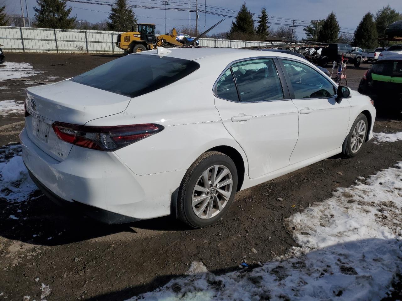 2023 TOYOTA CAMRY LE - Фото 3