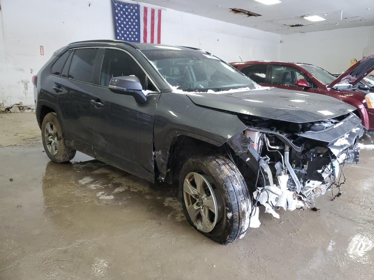 2020 TOYOTA RAV4 XLE - Image 4