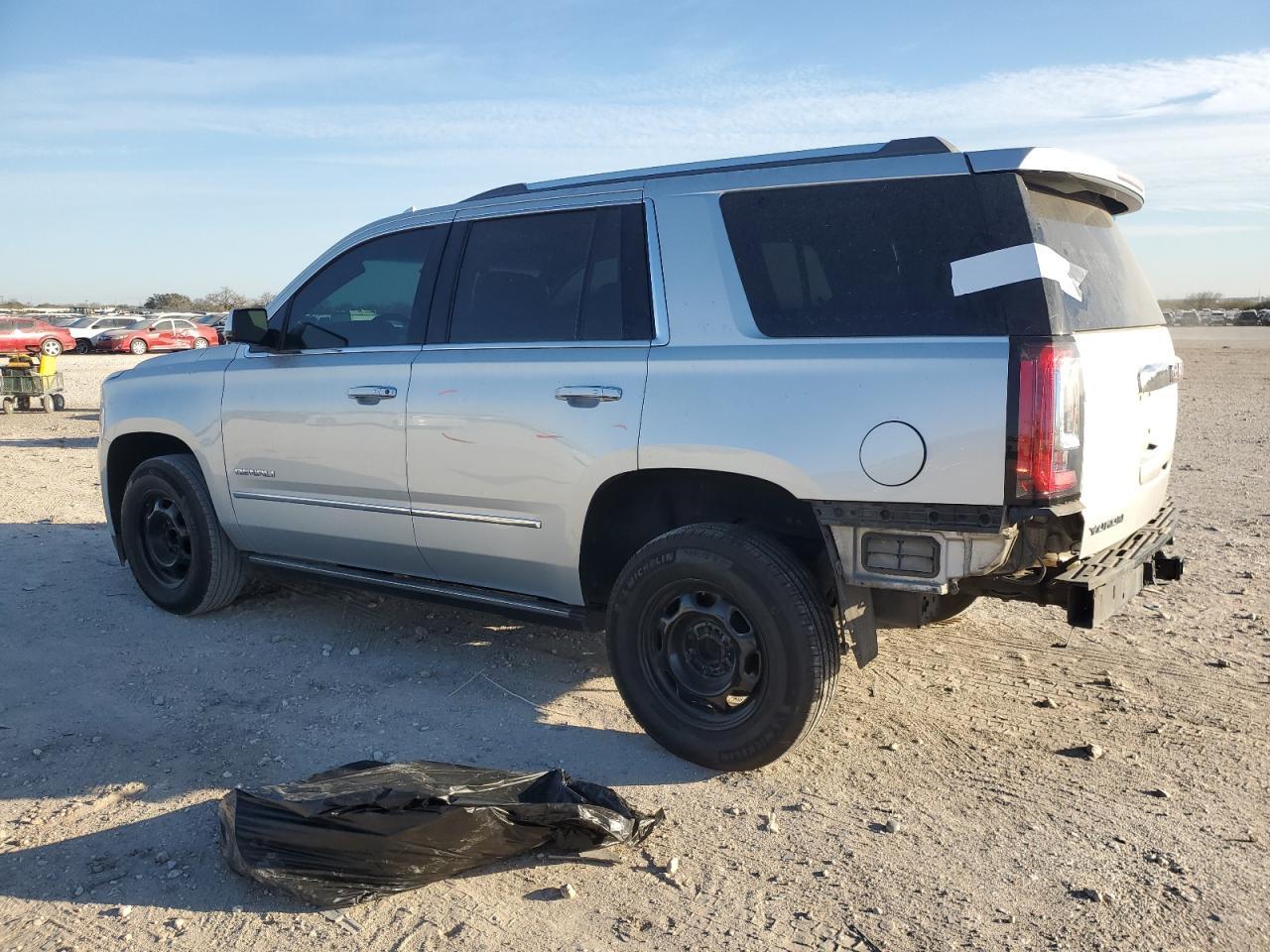 2017 GMC YUKON DENA - Фото 2