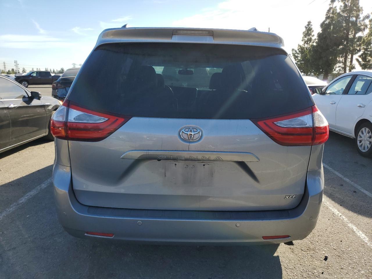 2015 TOYOTA SIENNA XLE - Фото 6