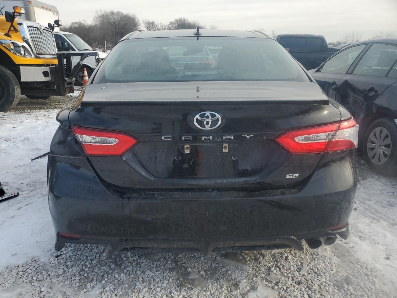 2020 TOYOTA CAMRY SE - Фото 6