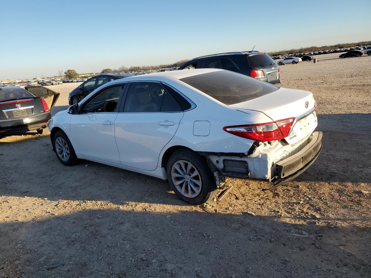 2017 TOYOTA CAMRY LE - Фото 2