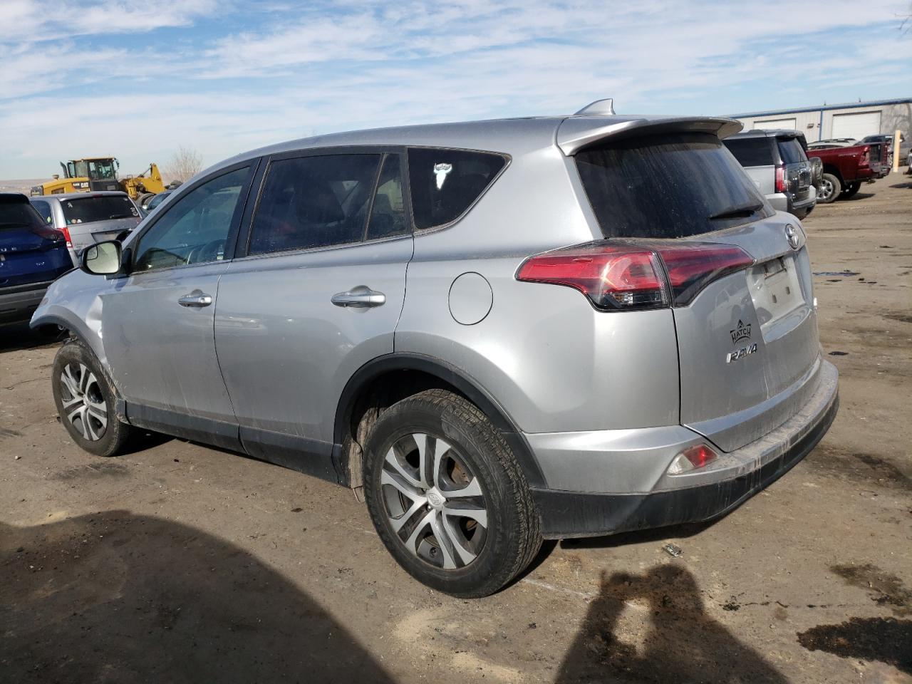 2018 TOYOTA RAV4 LE - Фото 2