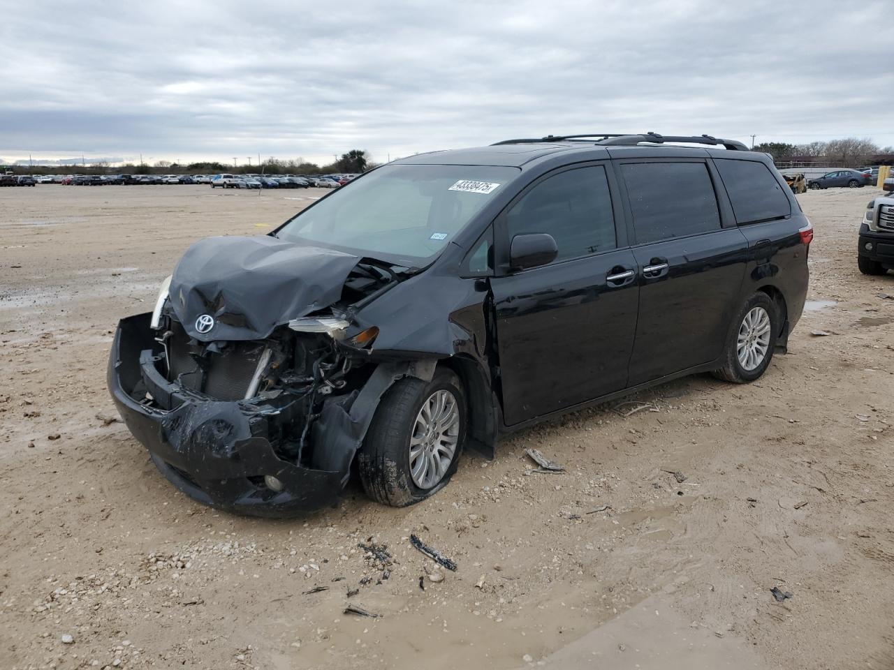 2015 TOYOTA SIENNA XLE