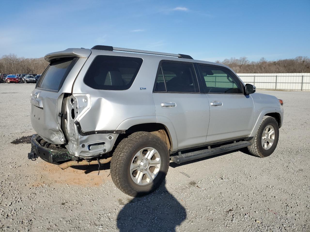 2022 TOYOTA 4RUNNER SR - Фото 3