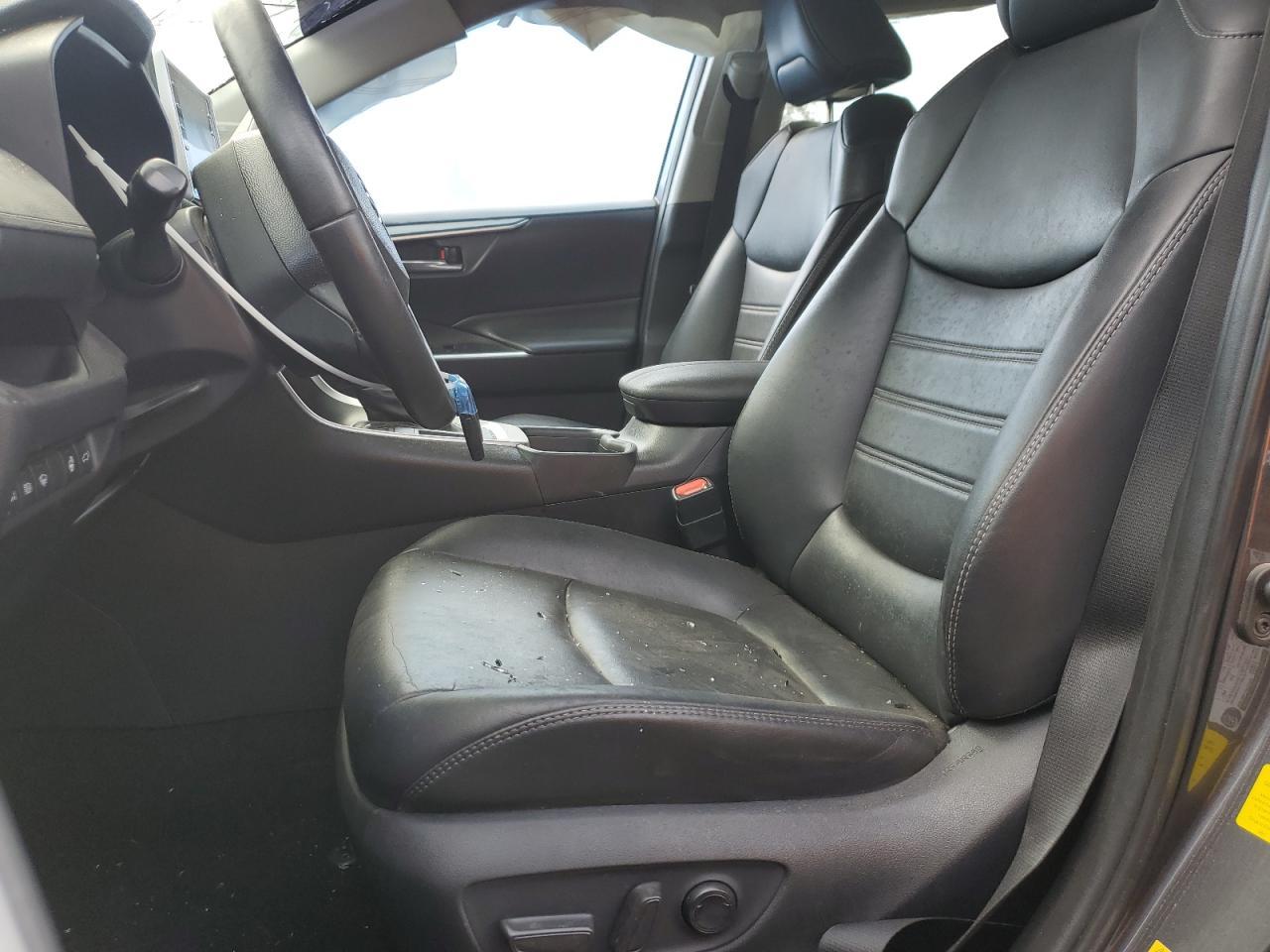 2019 TOYOTA RAV4 XLE P - Фото 7