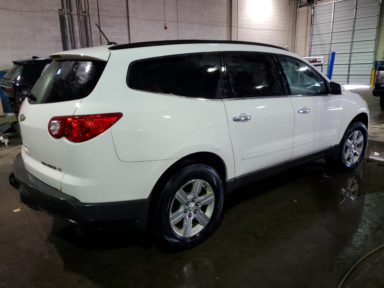2011 CHEVROLET TRAVERSE L - Image 3