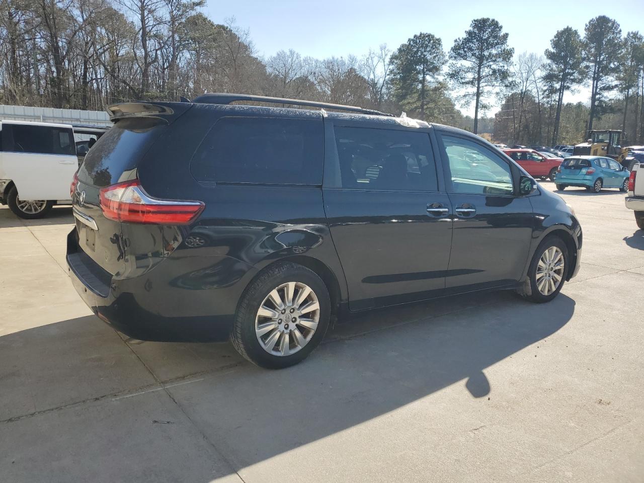 2015 TOYOTA SIENNA XLE - Фото 3