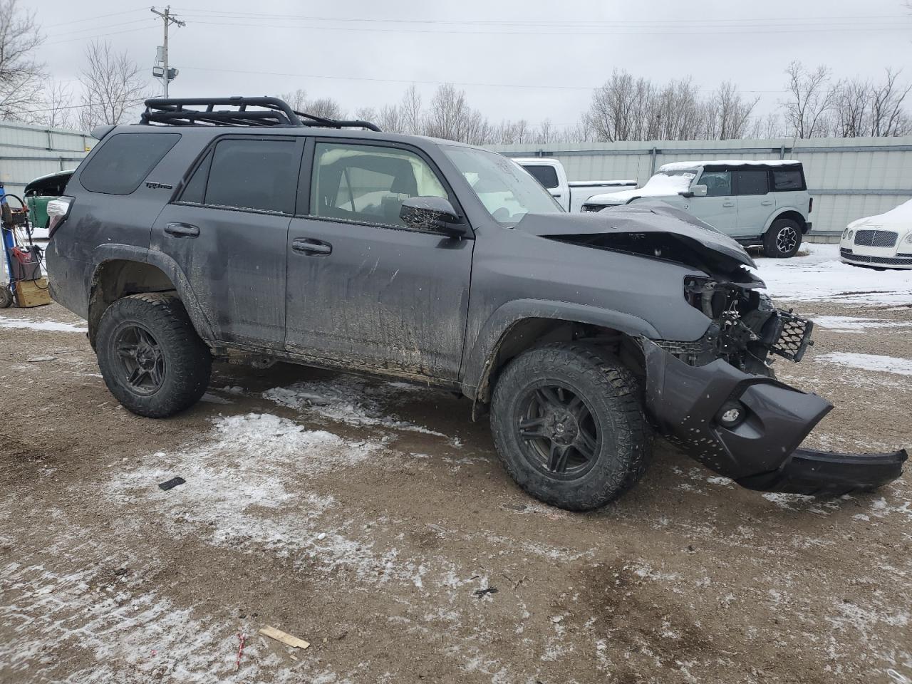 2022 TOYOTA 4RUNNER SR - Фото 4