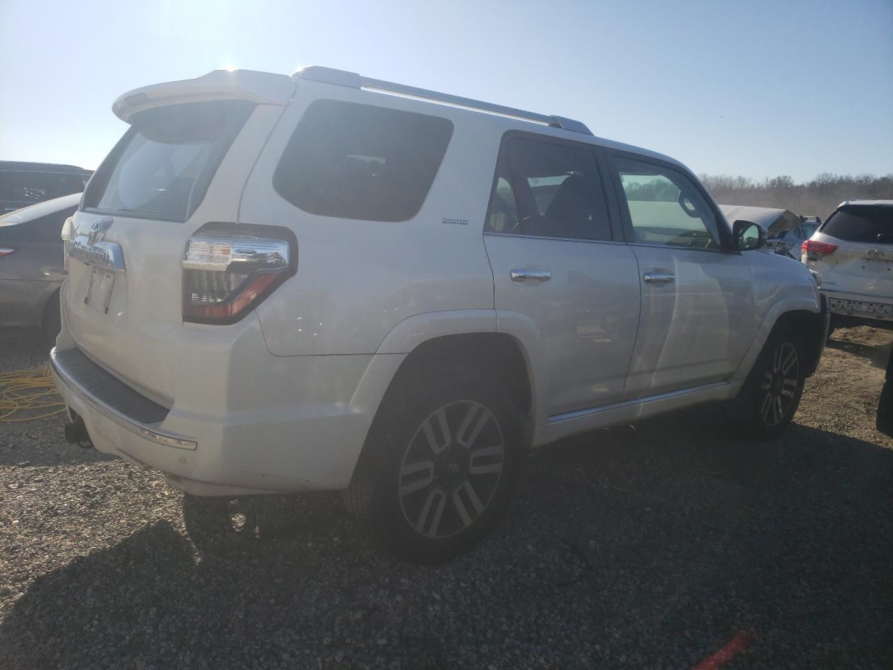 2018 TOYOTA 4RUNNER SR - Фото 3