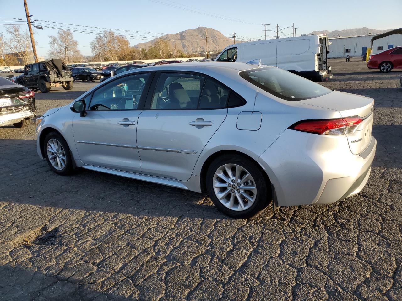 2021 TOYOTA COROLLA LE - Фото 2