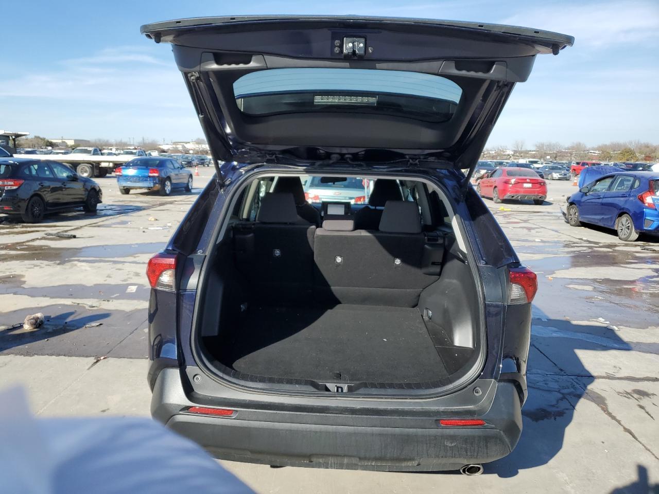 2022 TOYOTA RAV4 XLE - Image 6