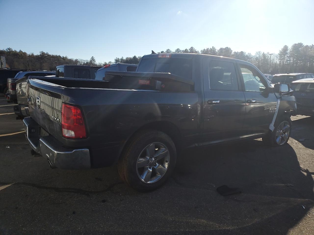 2017 RAM 1500 SLT - Image 3