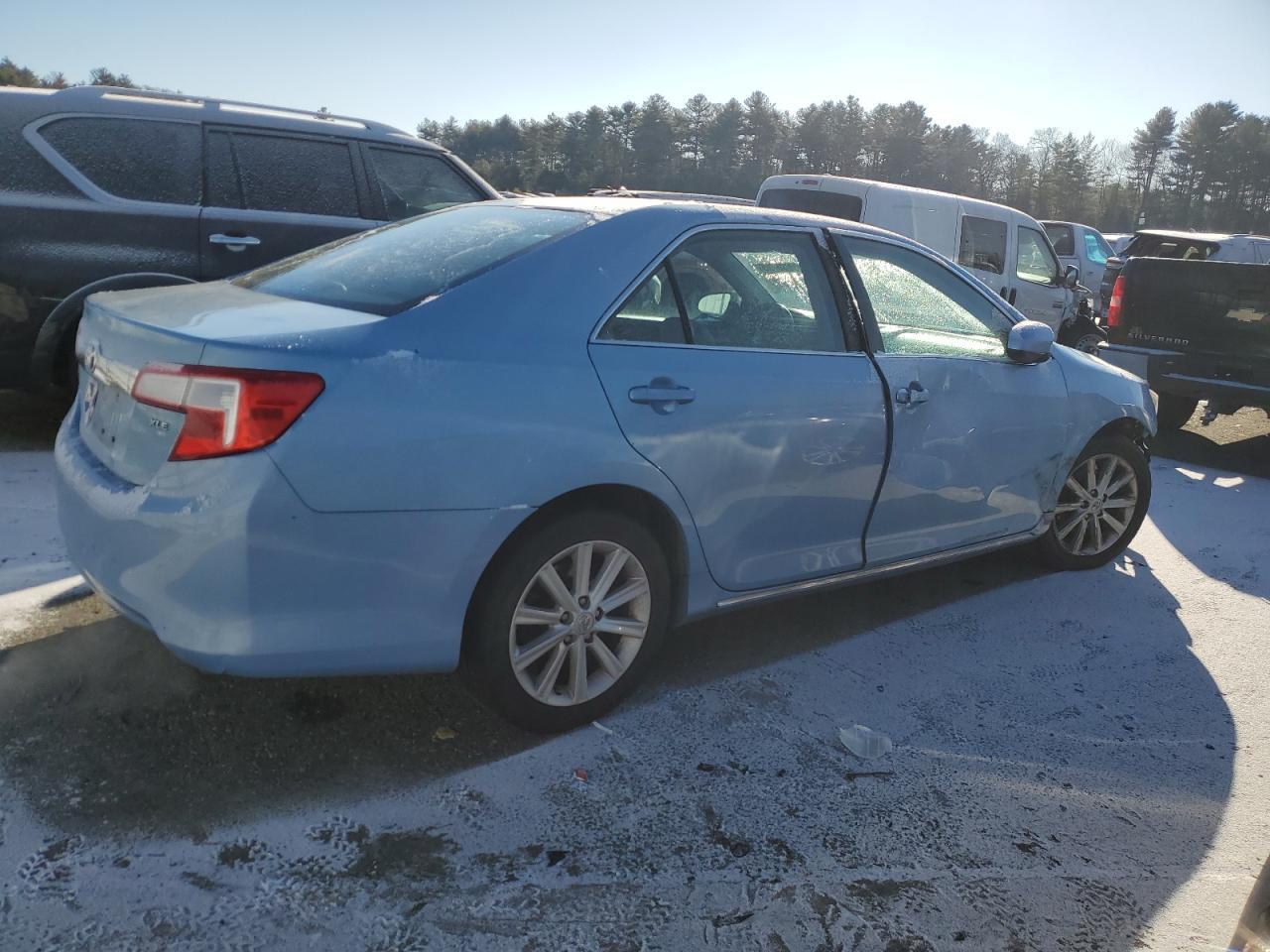 2013 TOYOTA CAMRY L - Фото 3