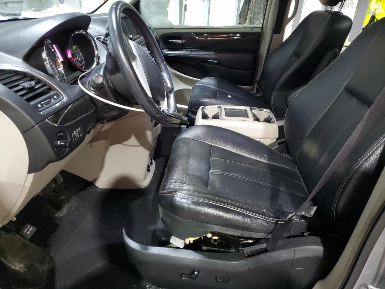 2014 CHRYSLER TOWN & COU - Image 7
