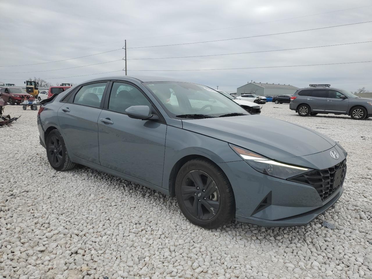 2022 HYUNDAI ELANTRA SE - Image 4
