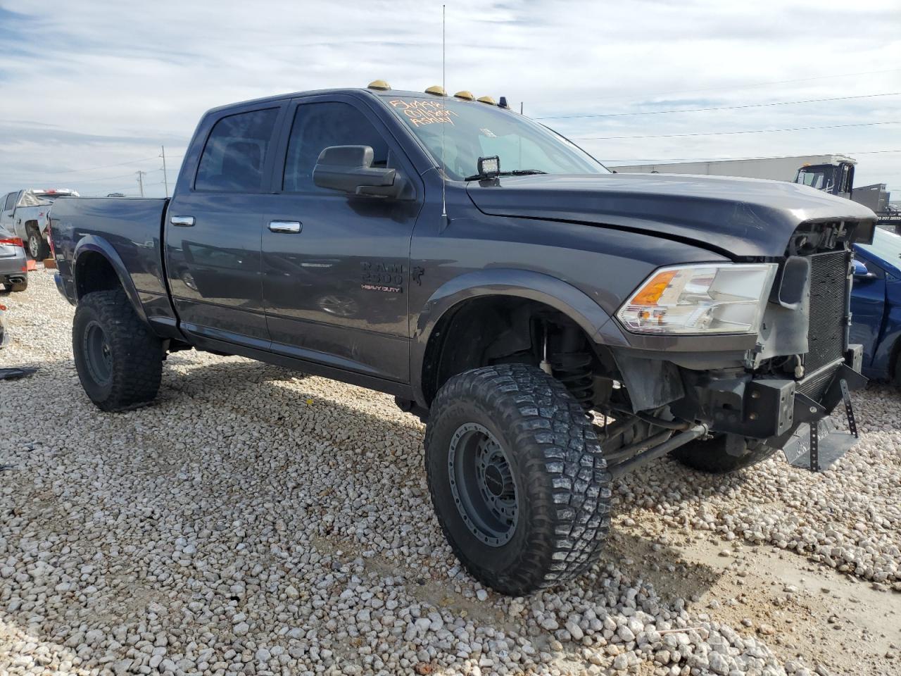 2017 RAM 2500 SLT - Image 4