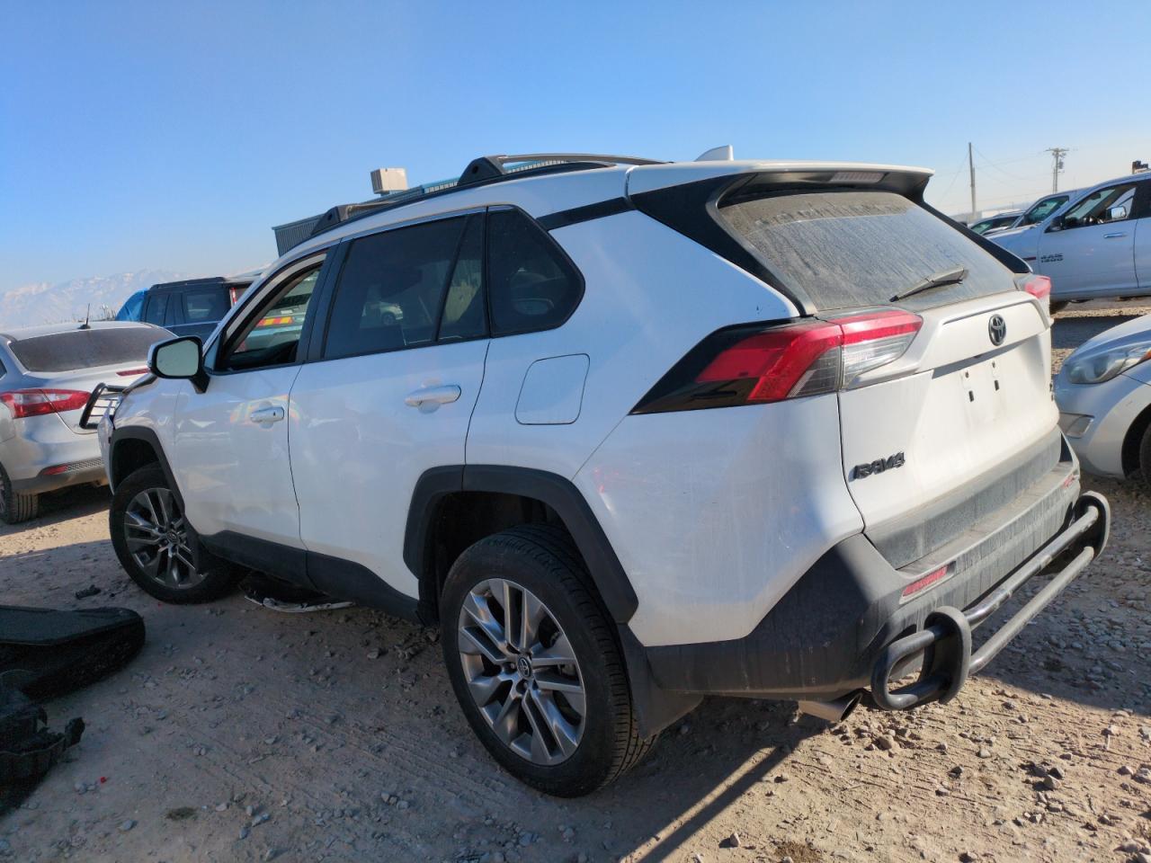 2019 TOYOTA RAV4 XLE P - Фото 2