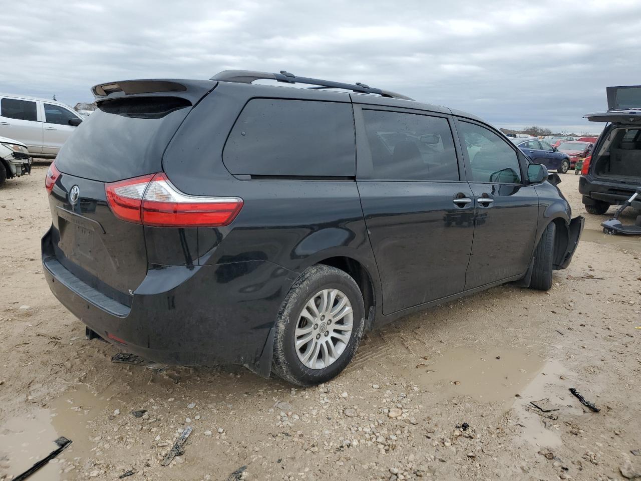 2015 TOYOTA SIENNA XLE - Фото 3