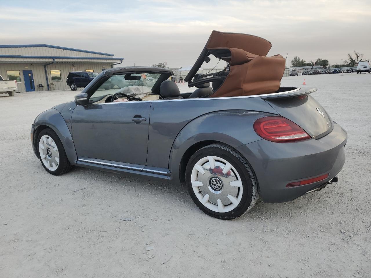 2019 VOLKSWAGEN BEETLE S - Image 2