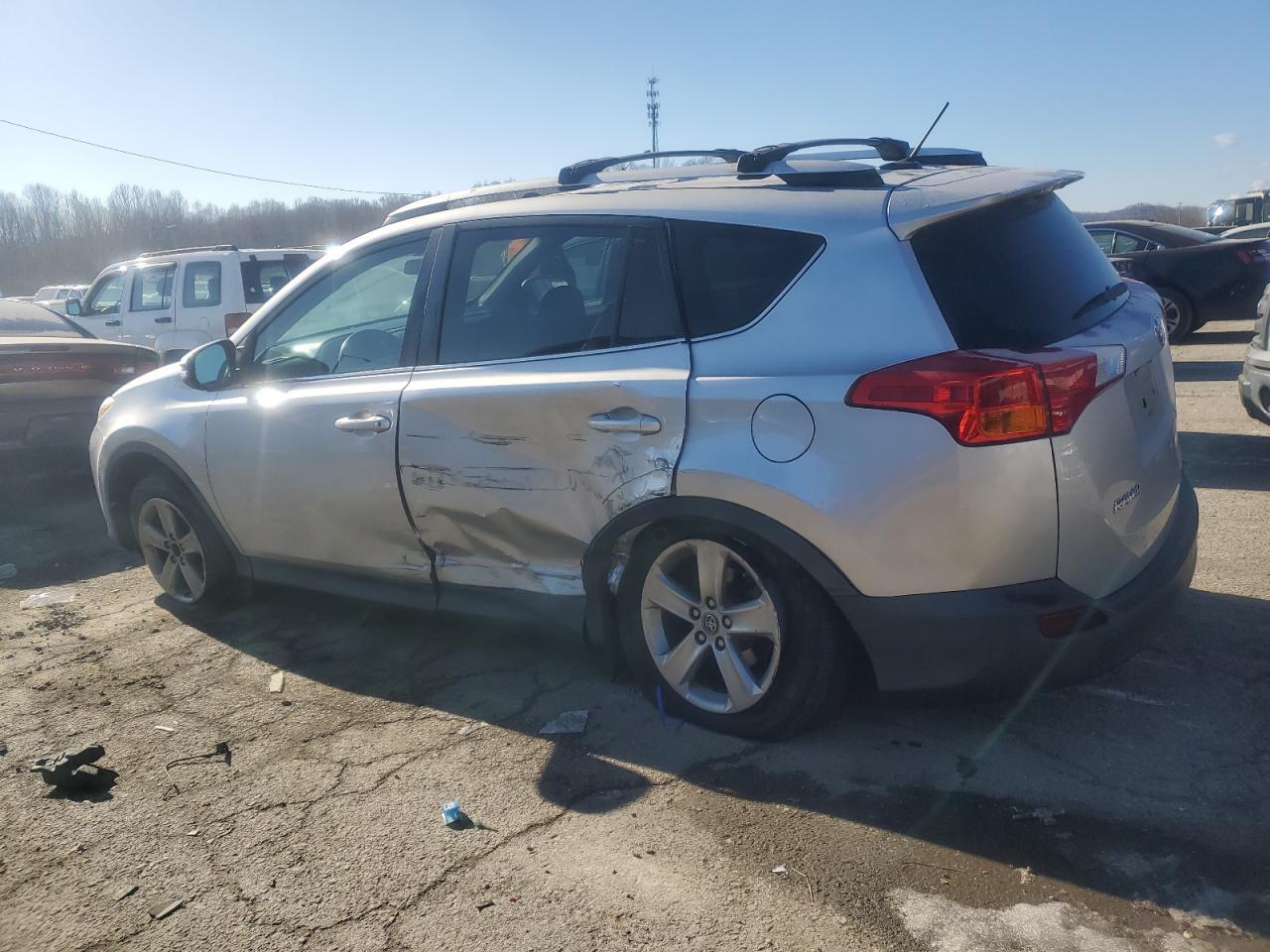 2015 TOYOTA RAV4 XLE - Фото 2