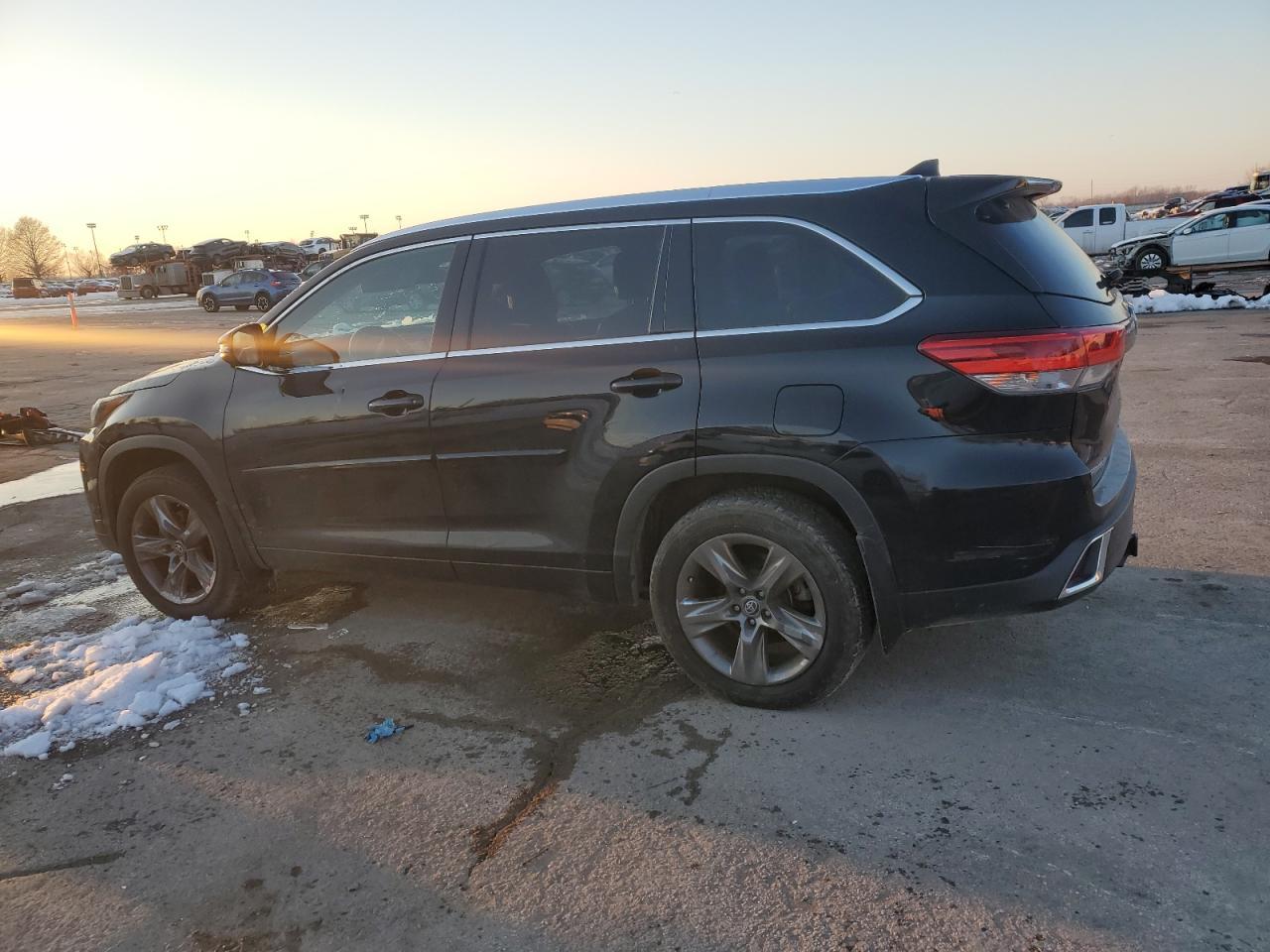 2019 TOYOTA HIGHLANDER - Фото 2
