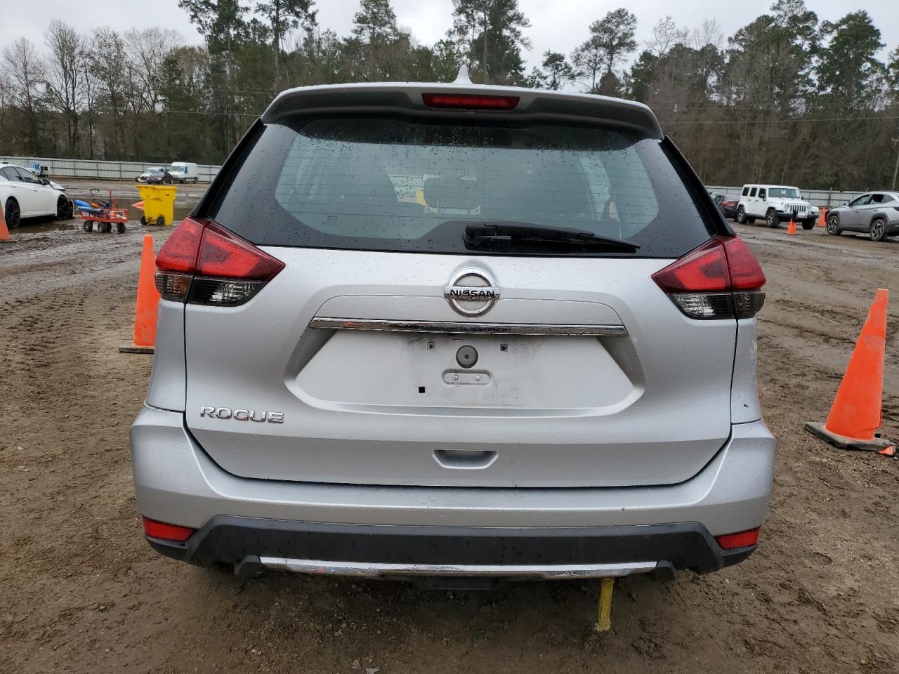 2017 NISSAN ROGUE S - Image 6