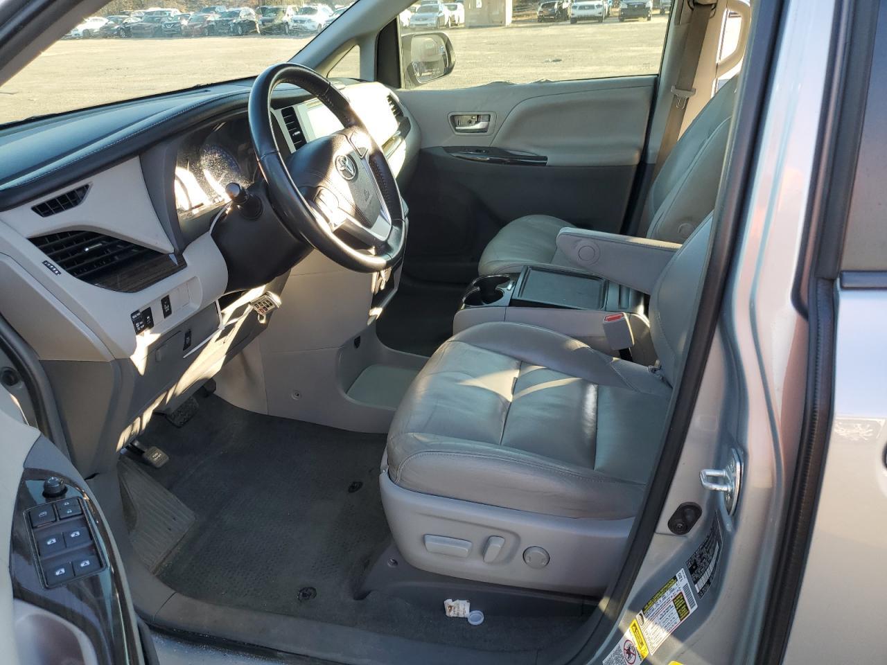 2015 TOYOTA SIENNA XLE - Фото 7