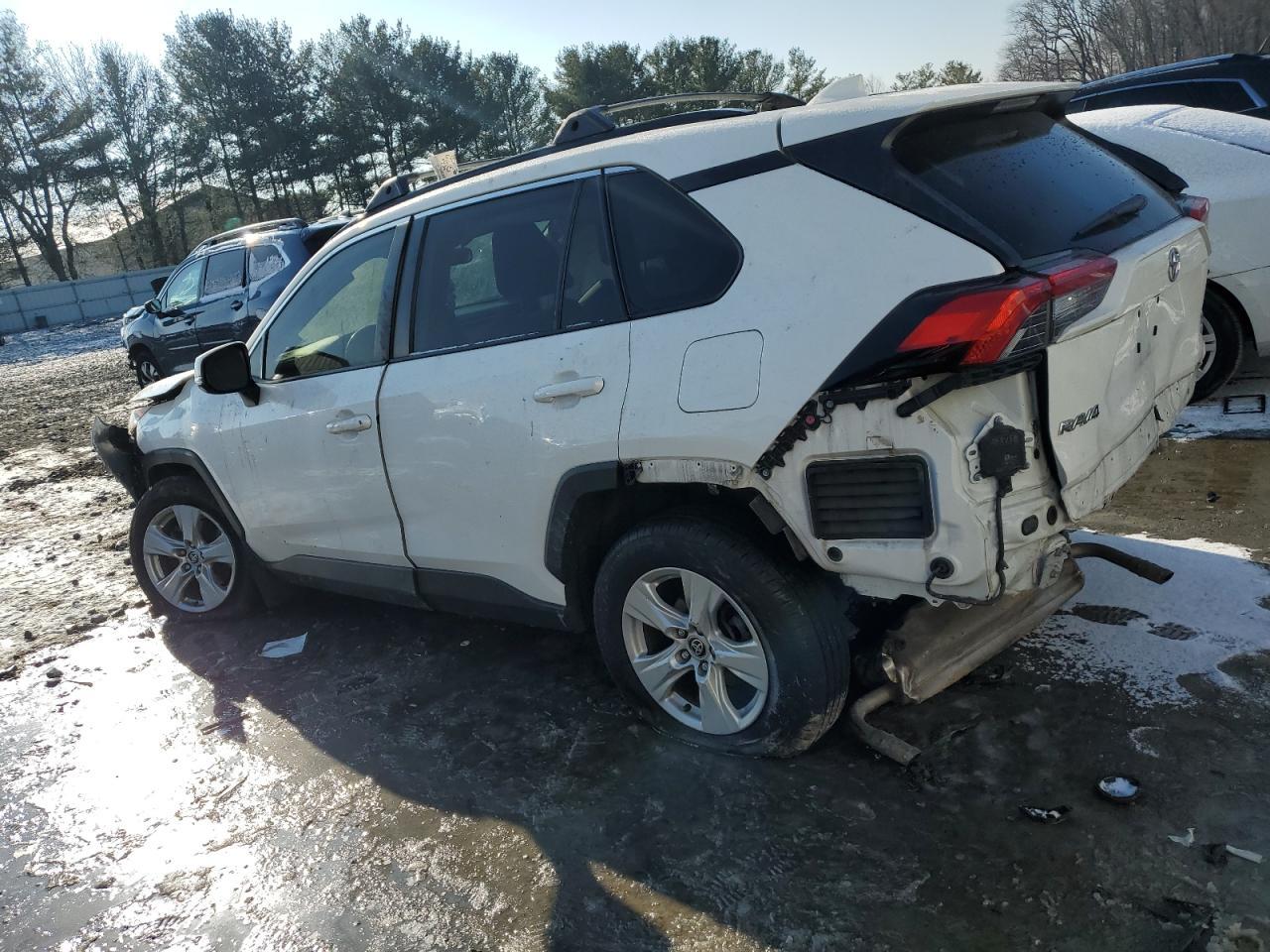 2020 TOYOTA RAV4 XLE - Фото 2