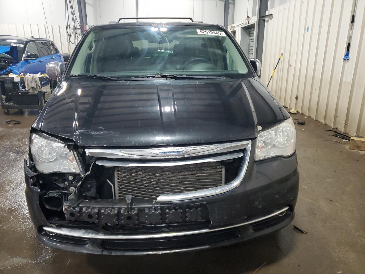 2014 CHRYSLER TOWN & COU - Фото 5