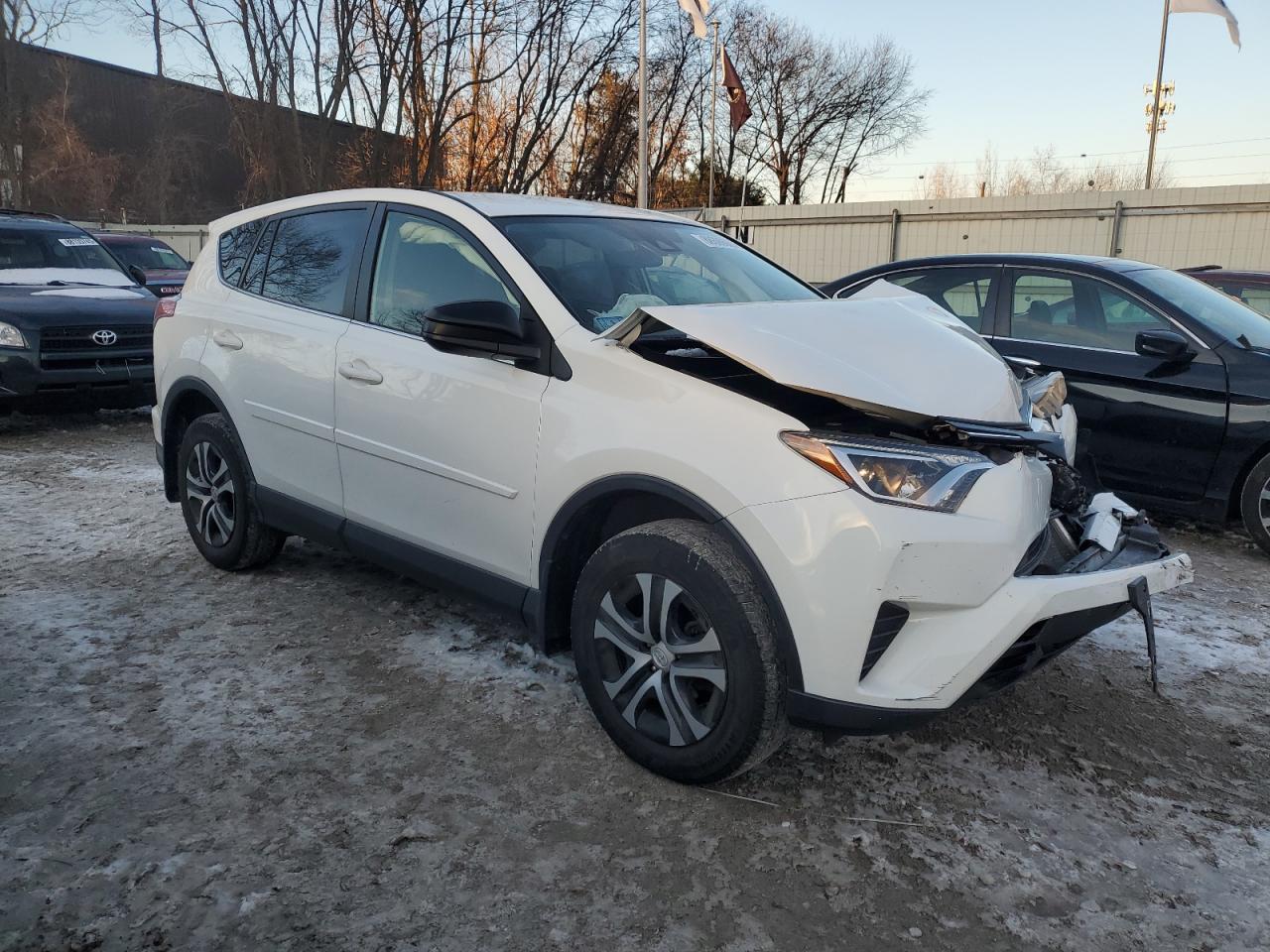 2018 TOYOTA RAV4 LE - Image 4