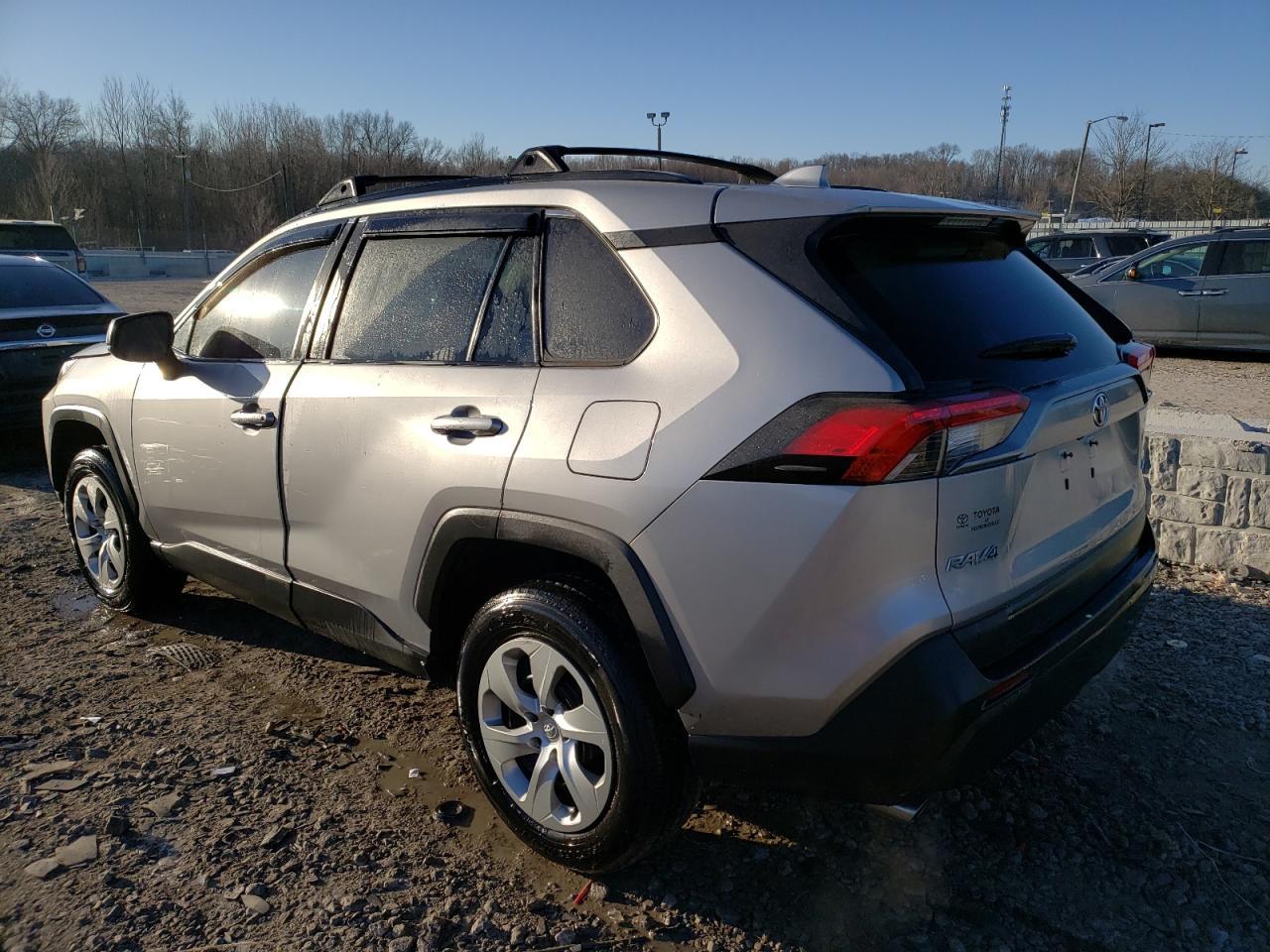 2021 TOYOTA RAV4 LE - Фото 2