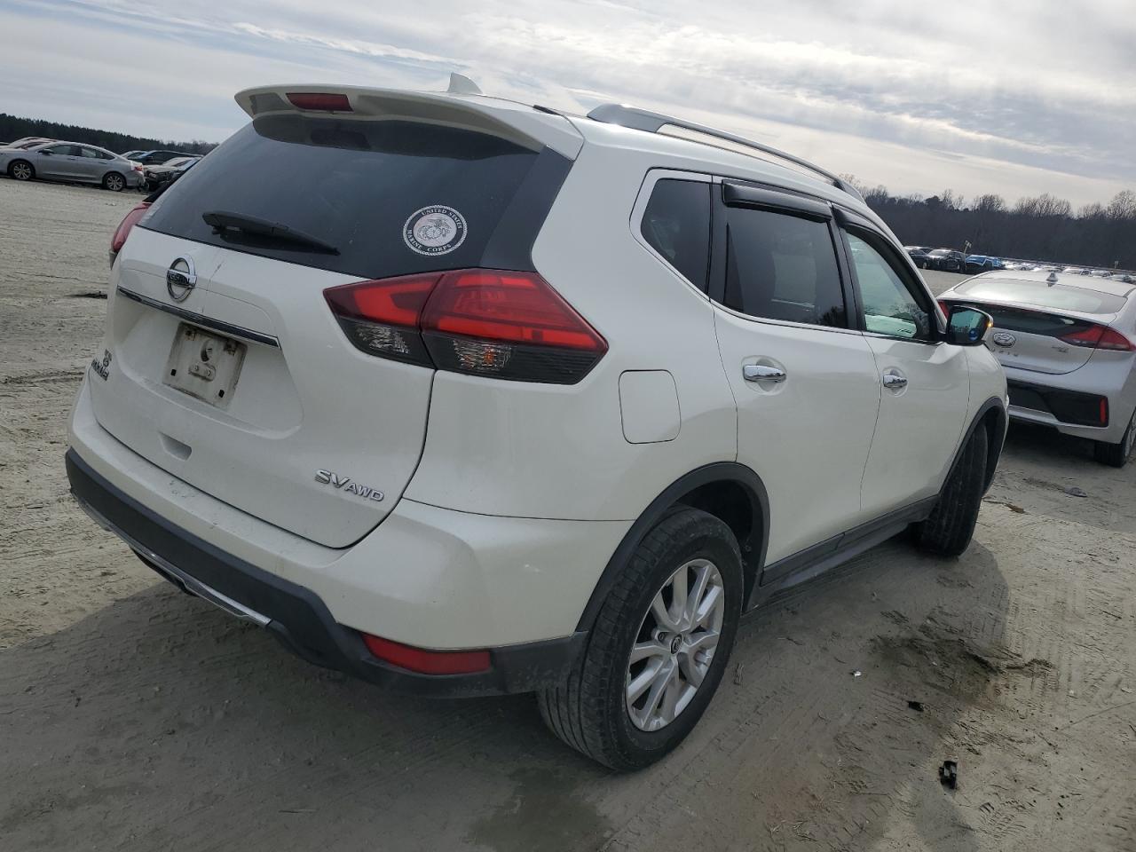 2017 NISSAN ROGUE SV - Фото 3