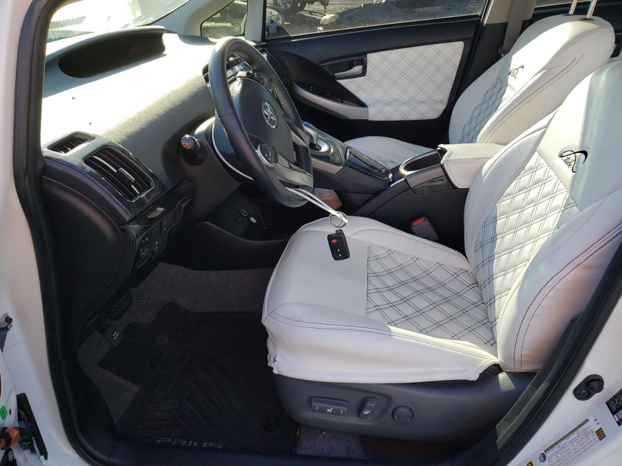2015 TOYOTA PRIUS - Image 7