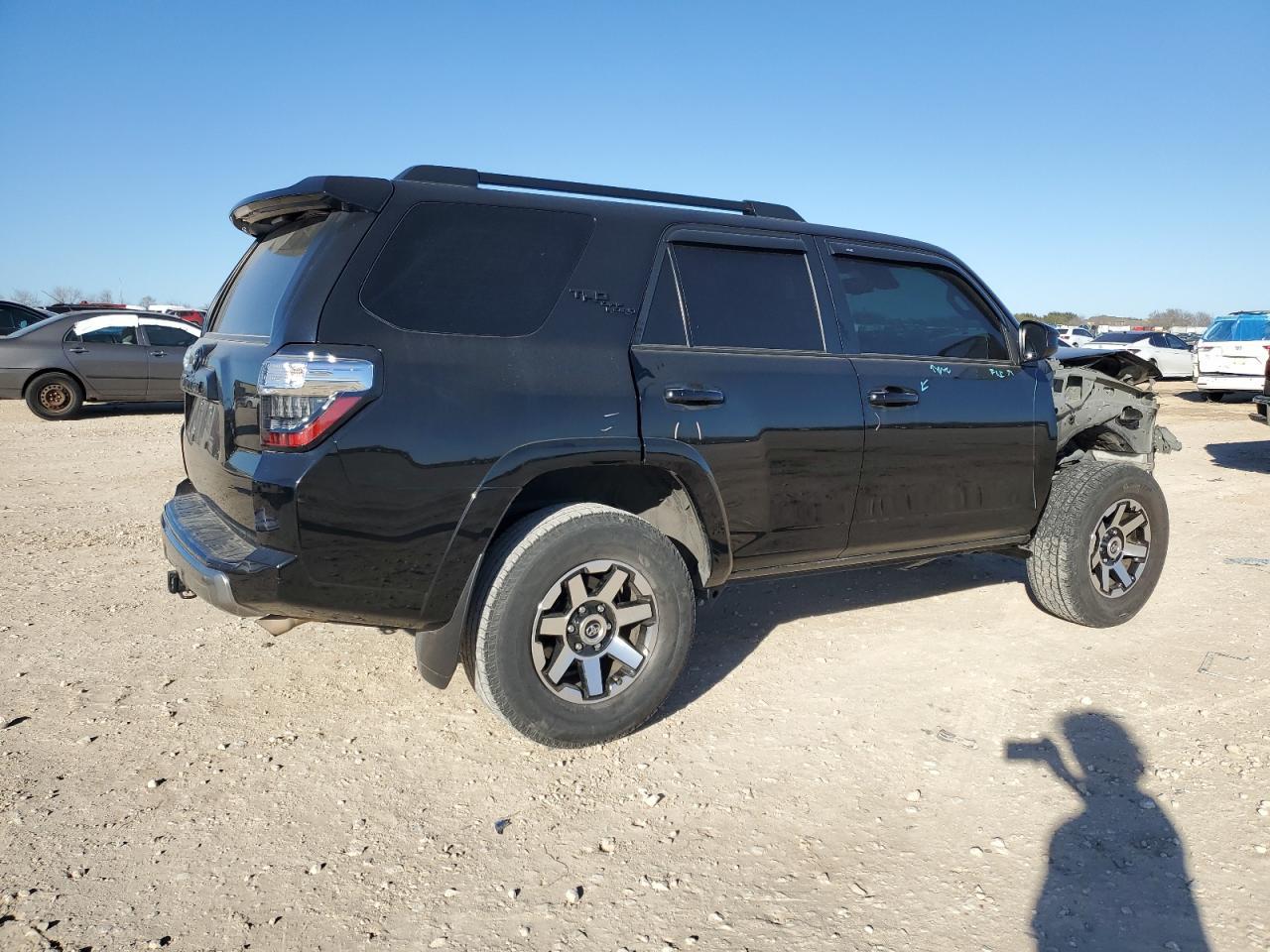 2022 TOYOTA 4RUNNER SR - Фото 3