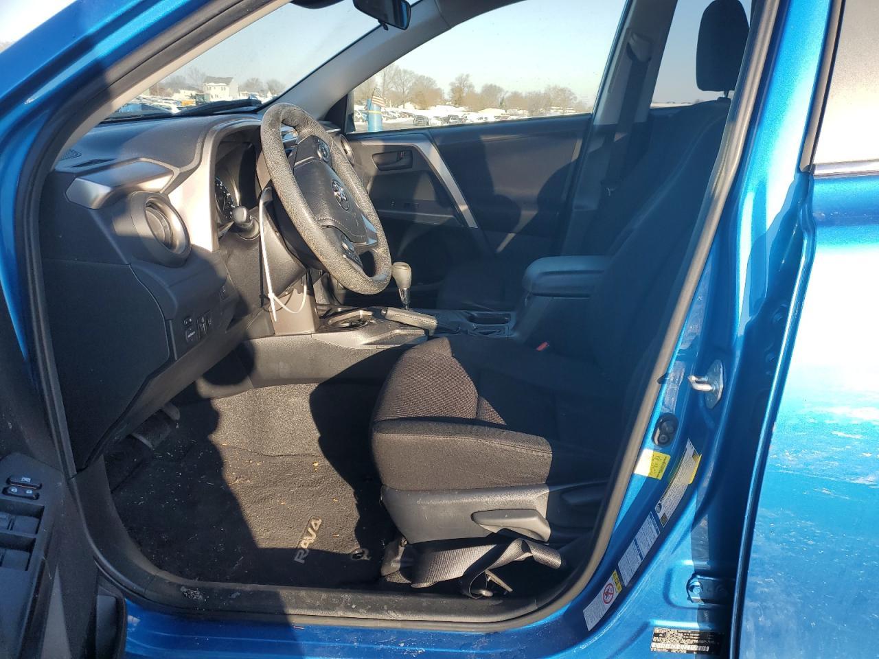 2018 TOYOTA RAV4 LE - Фото 7