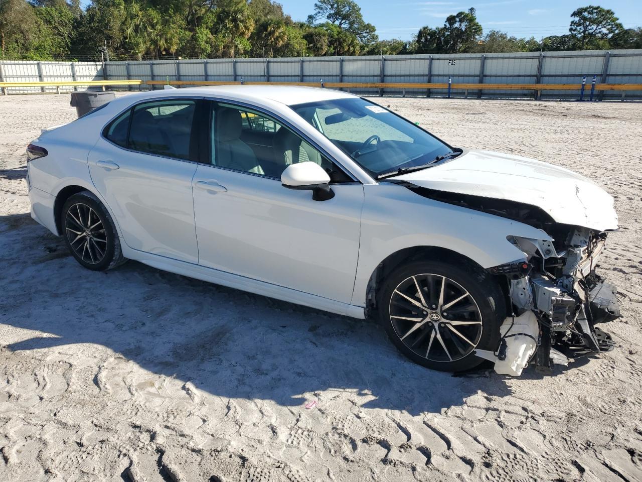 2021 TOYOTA CAMRY SE - Image 4