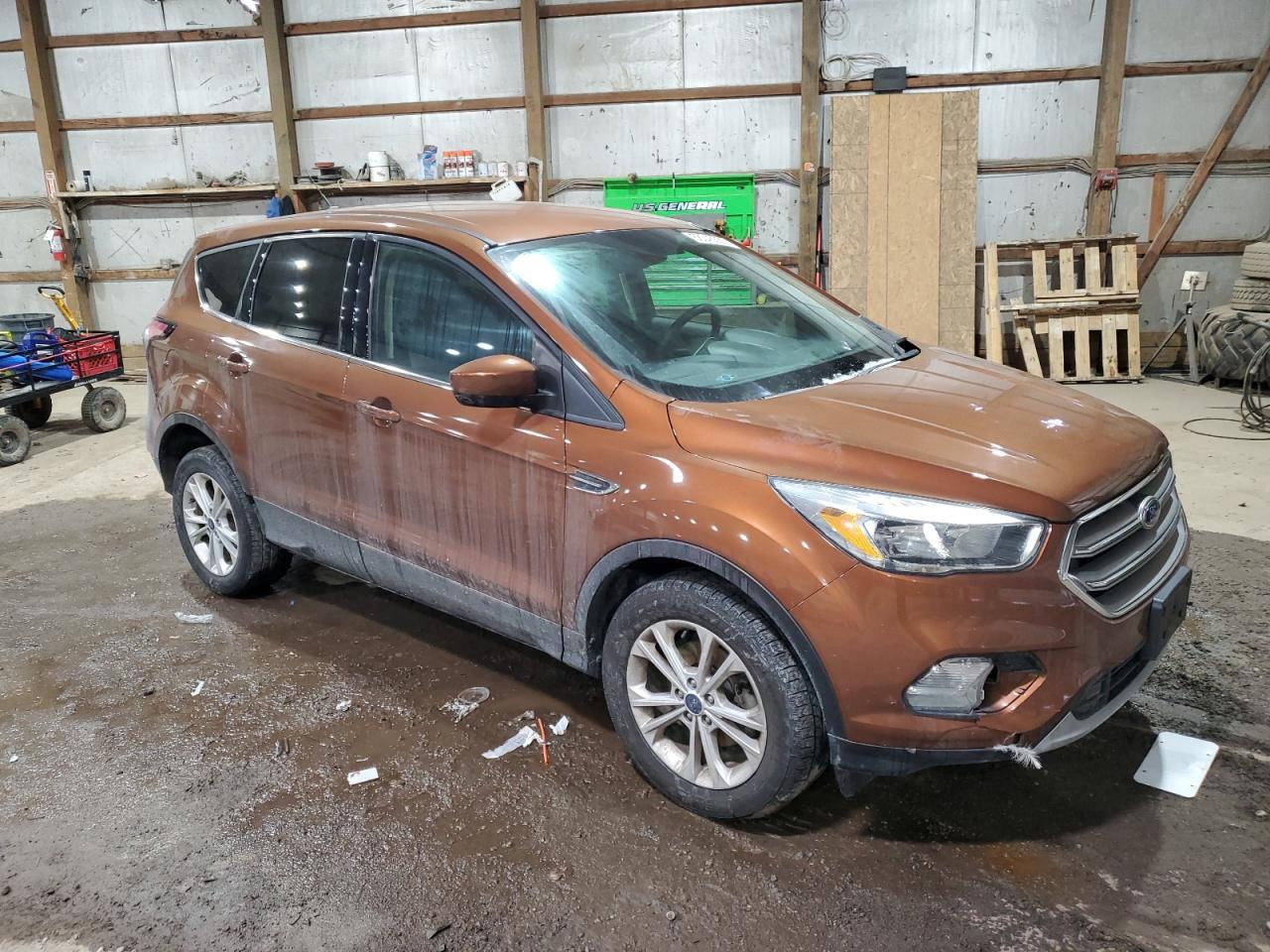 2017 FORD ESCAPE SE - Image 4