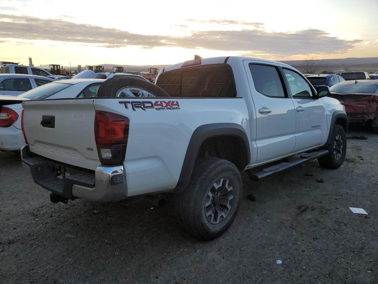 2018 TOYOTA TACOMA DOU - Фото 3