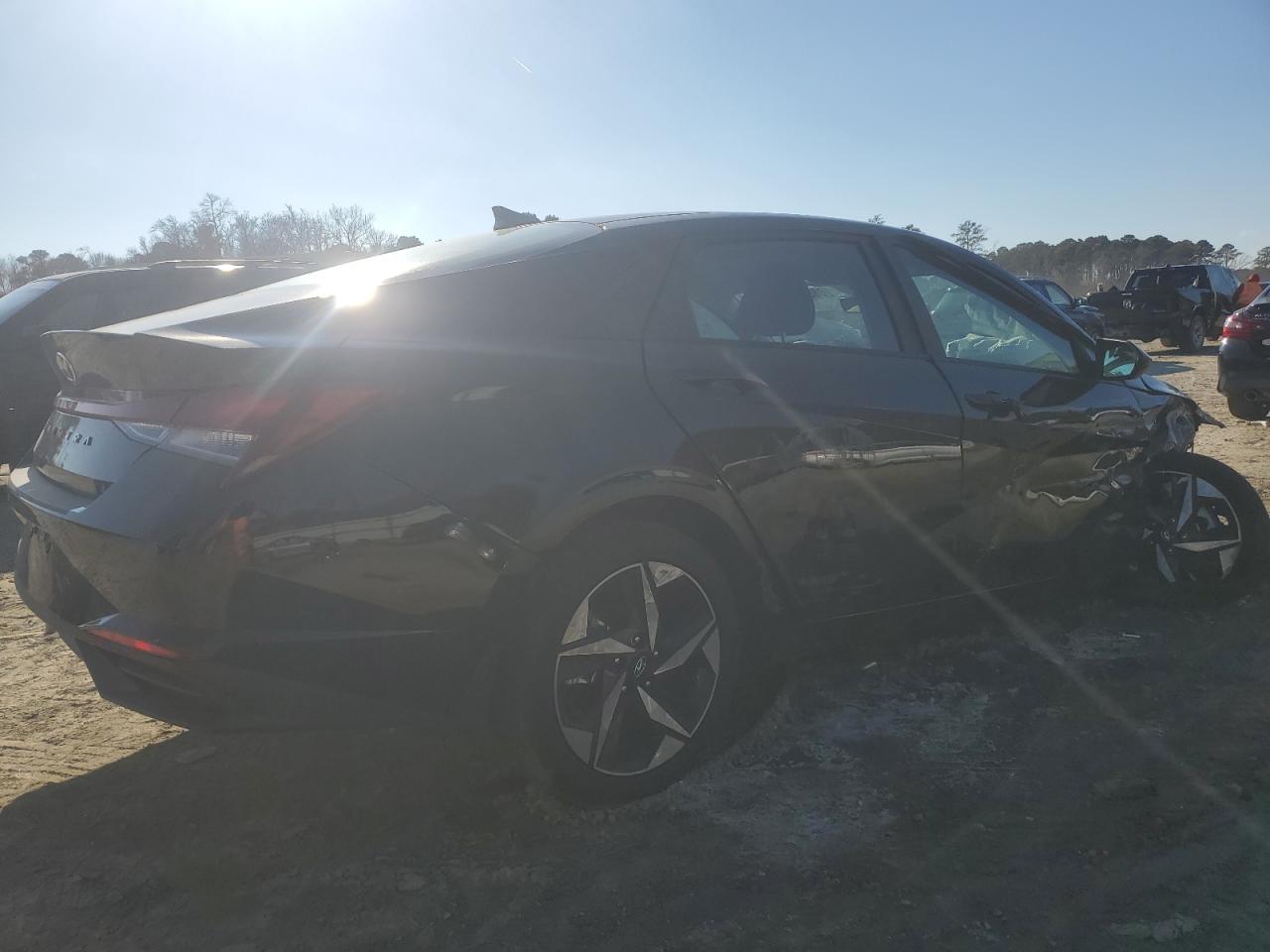 2023 HYUNDAI ELANTRA SE - Image 3