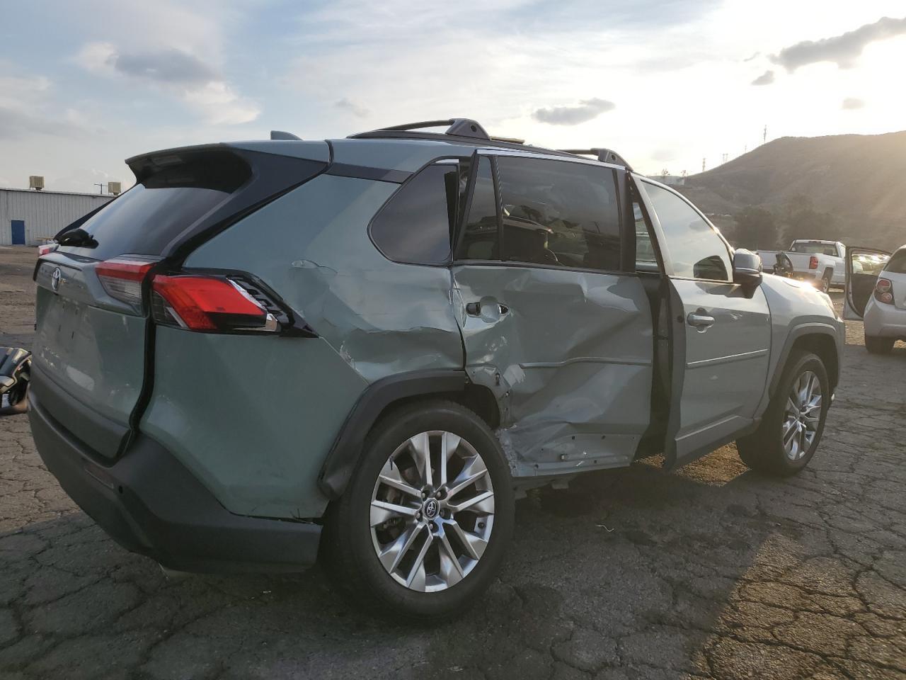 2020 TOYOTA RAV4 XLE P - Image 3