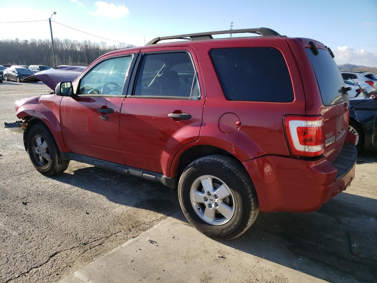 2010 FORD ESCAPE XLT - Image 2