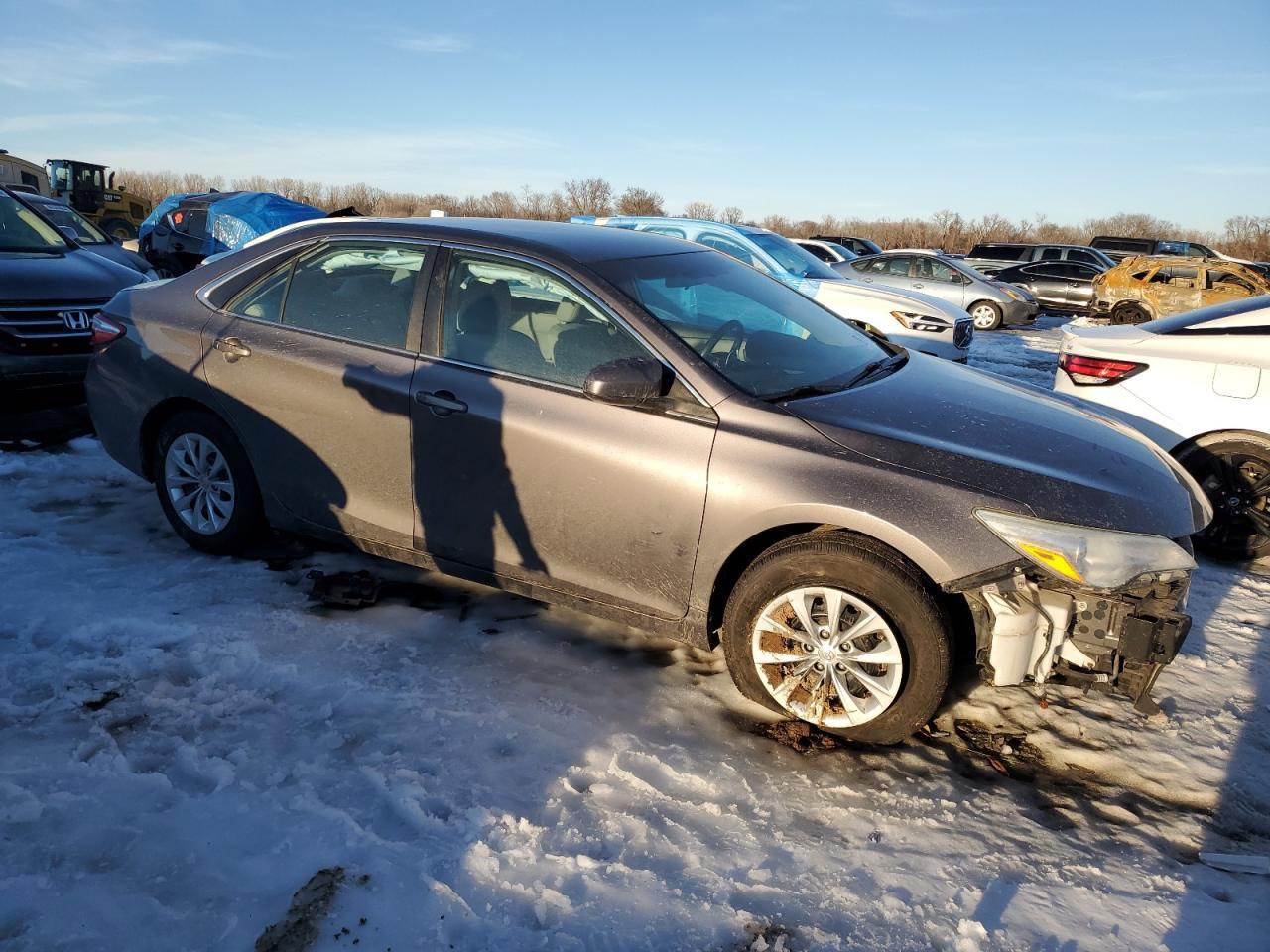 2015 TOYOTA CAMRY LE - Фото 4