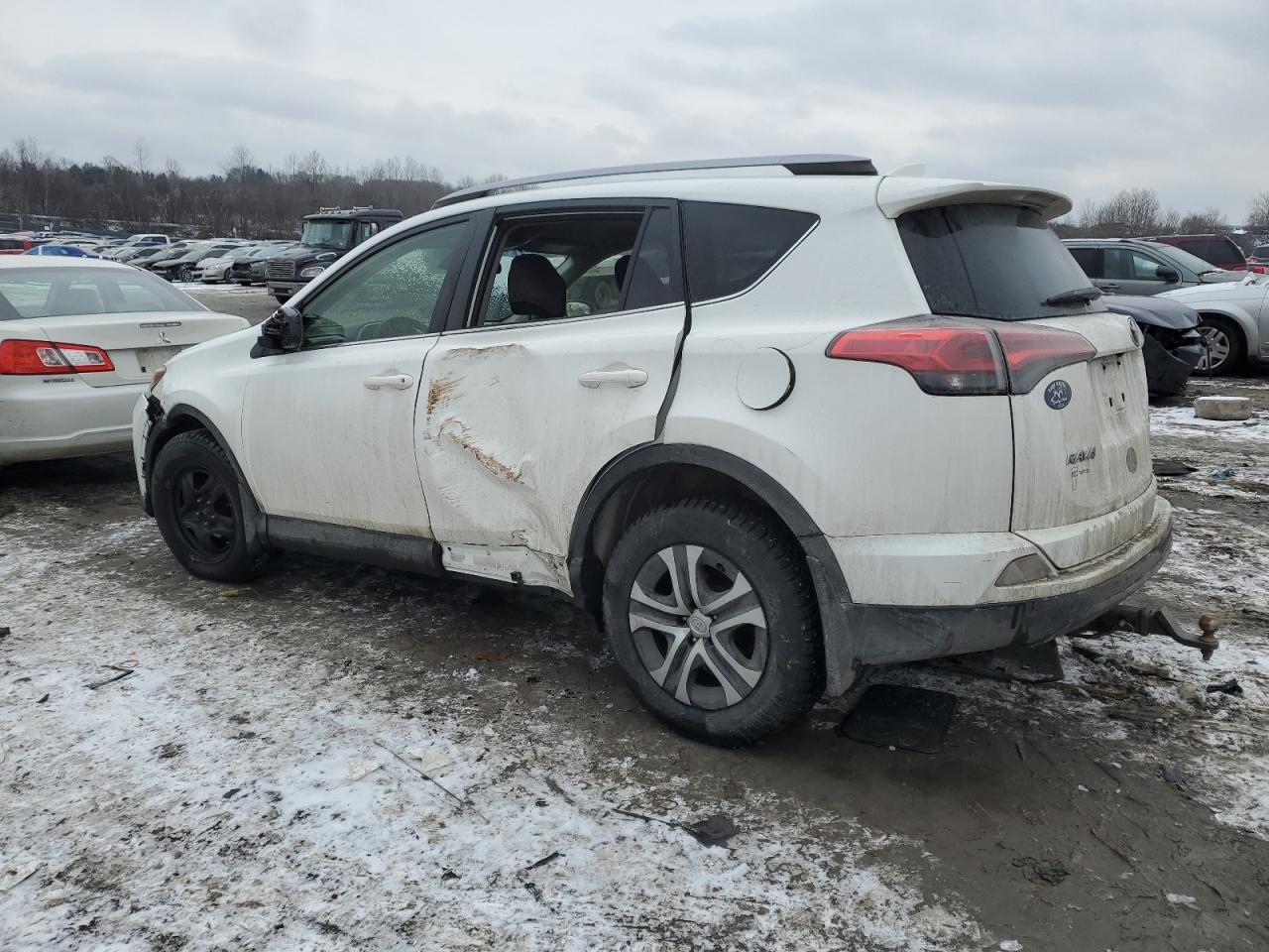 2017 TOYOTA RAV4 LE - Фото 2